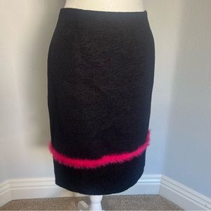 Mayda Cisneros Black skirt with pink boa